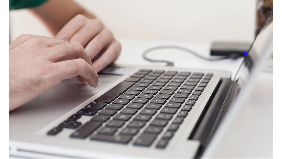 Cómo cambiar la dirección de desplazamiento del mouse en Mac