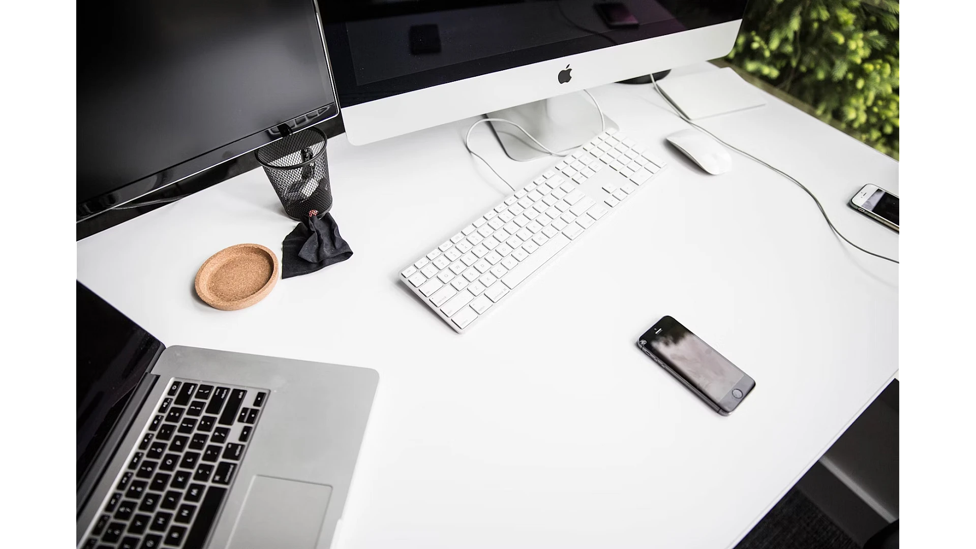 How to Connect External Monitor to Macbook