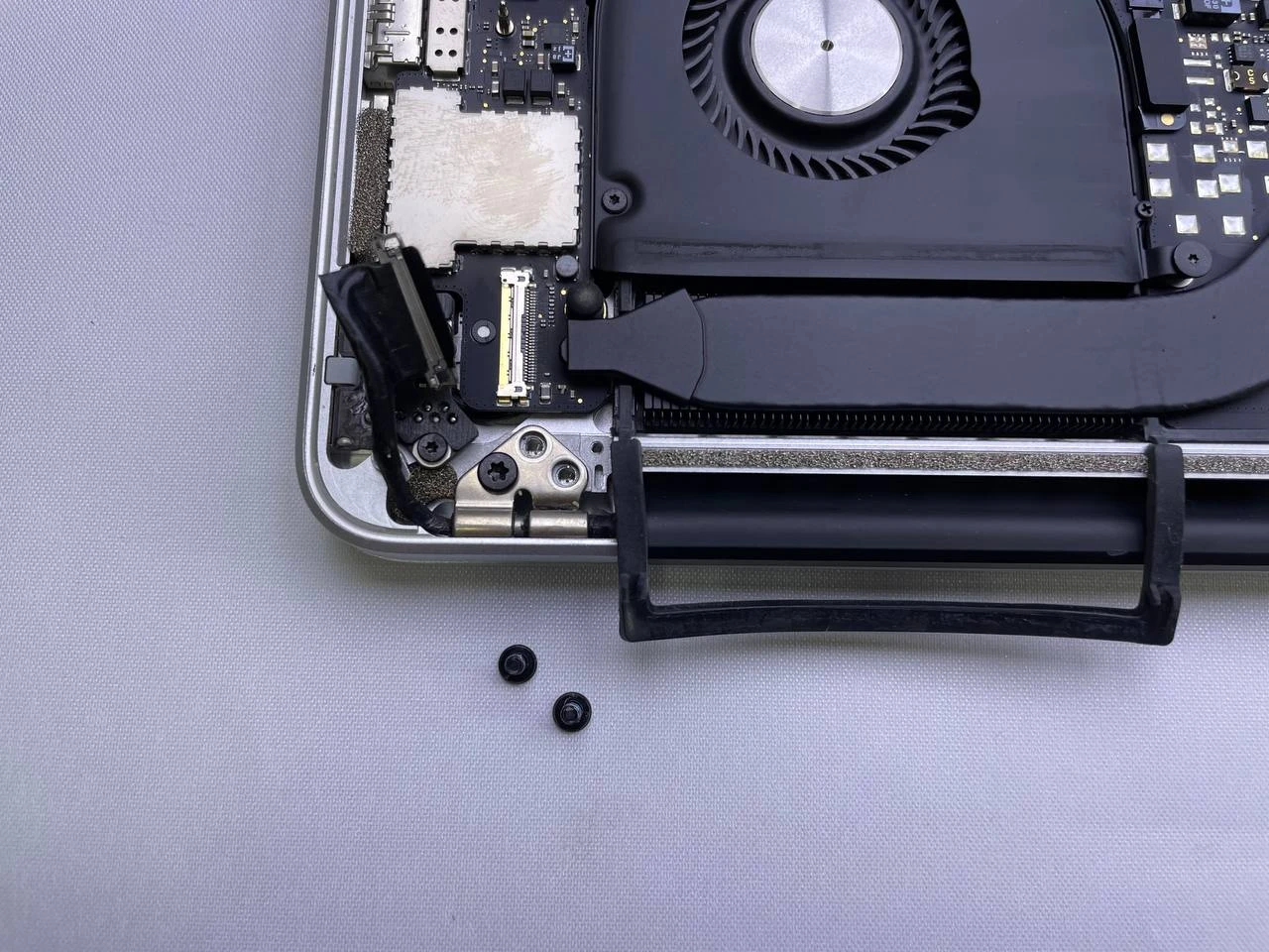 Step 16 - MacBook Pro Retina 15 A1398 2015 Display Replacement