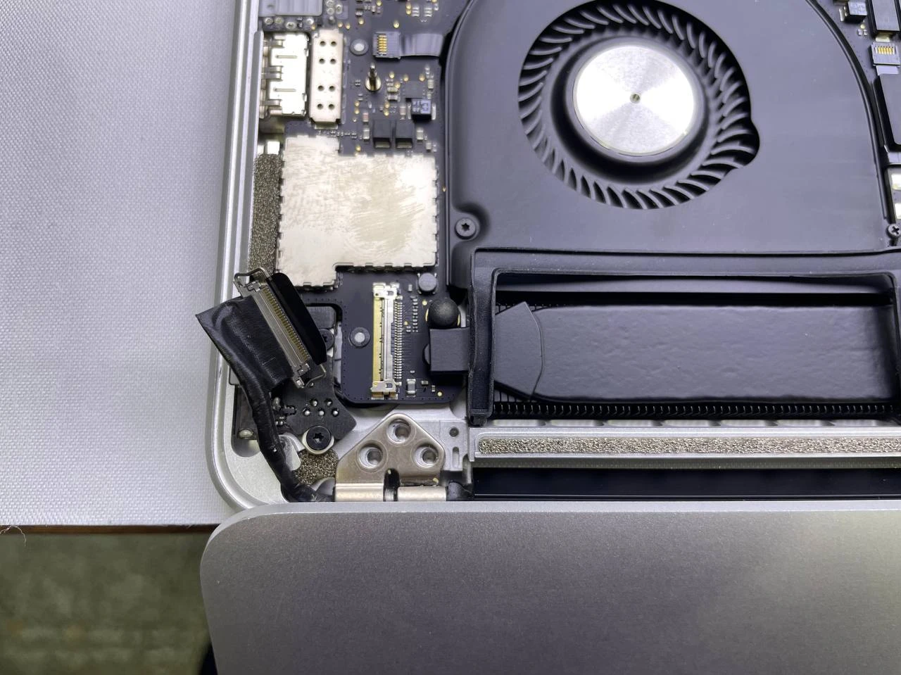 Step 18 - MacBook Pro Retina 15 A1398 2015 Display Replacement