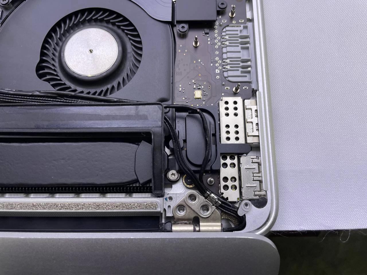 Step 19 - MacBook Pro Retina 15 A1398 2015 Display Replacement