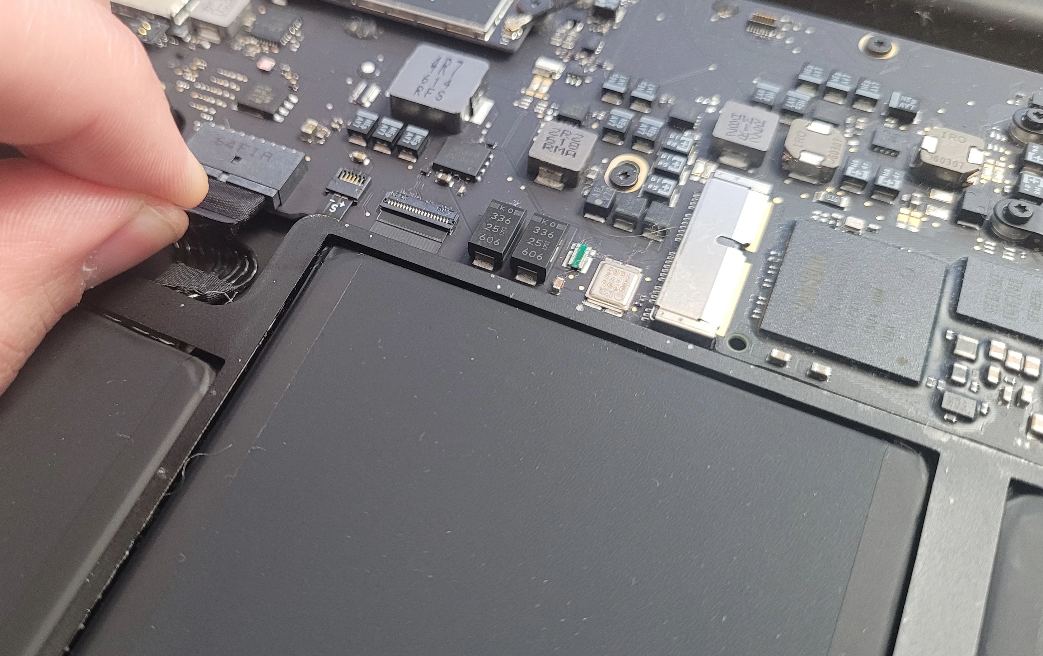 Step 4 - MacBook Air 13 Early 2015 battery replacement: step-by-step guide