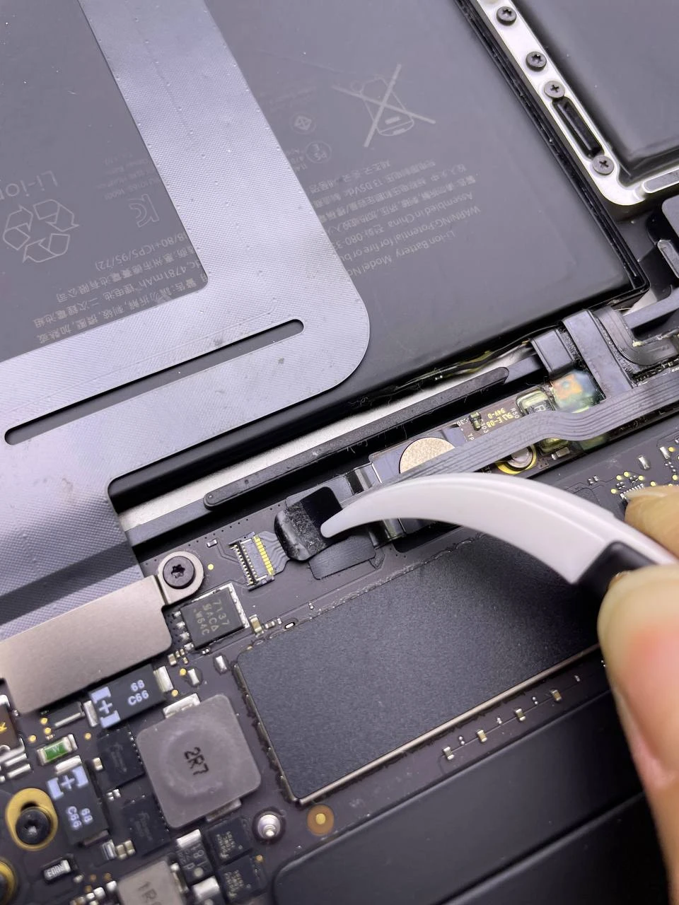 Step 11 - MacBook Pro 13" A1708 2017 Display Assembly Replacement