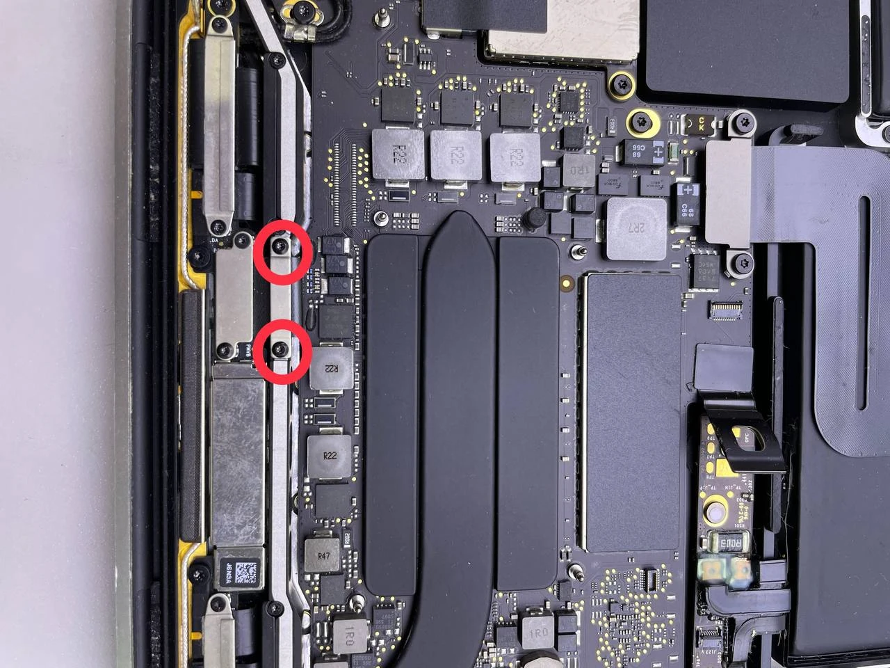 Step 18 - MacBook Pro 13" A1708 2017 Display Assembly Replacement