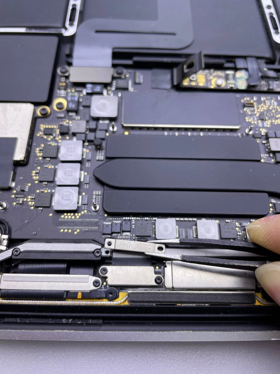 Step 19 - MacBook Pro 13" A1708 2017 Display Assembly Replacement