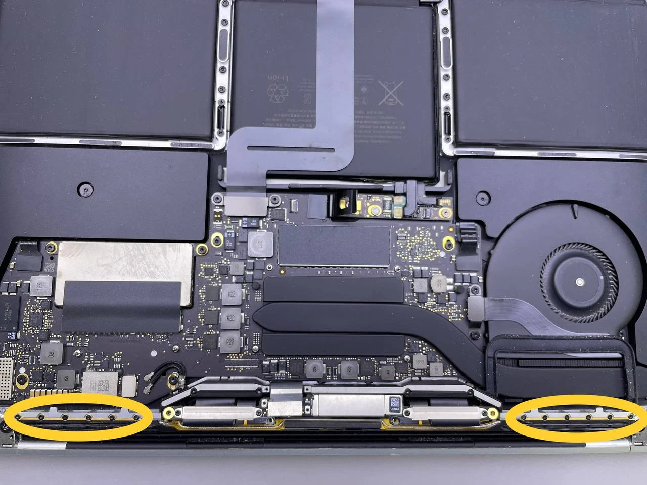 Step 25 - MacBook Pro 13" A1708 2017 Display Assembly Replacement