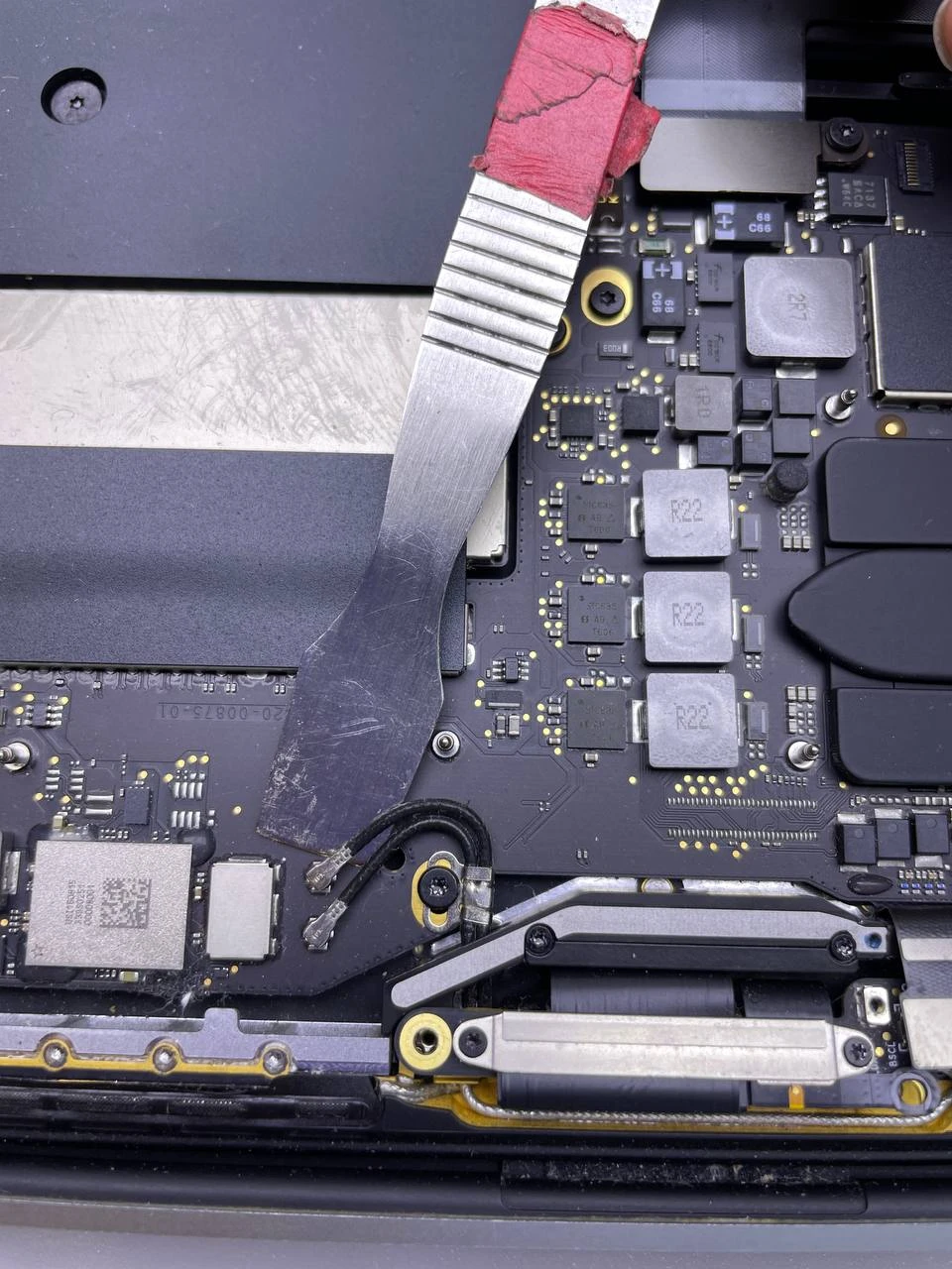 Step 28 - MacBook Pro 13" A1708 2017 Display Assembly Replacement