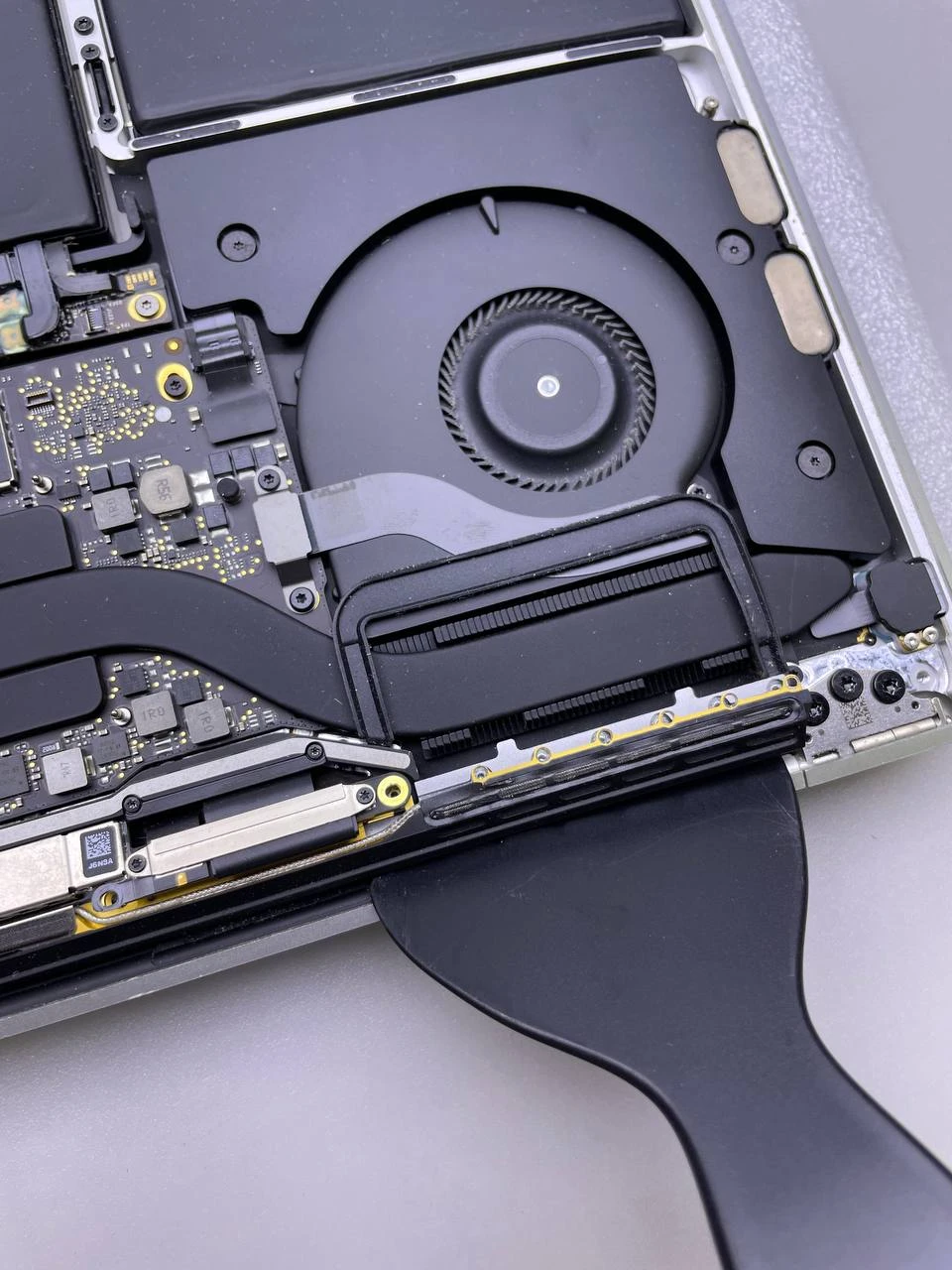 Step 30 - MacBook Pro 13" A1708 2017 Display Assembly Replacement