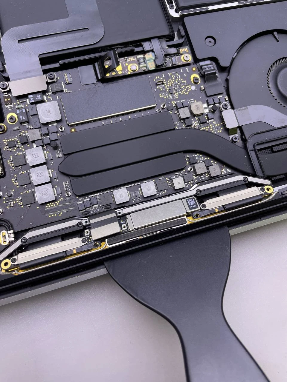 Step 31 - MacBook Pro 13" A1708 2017 Display Assembly Replacement