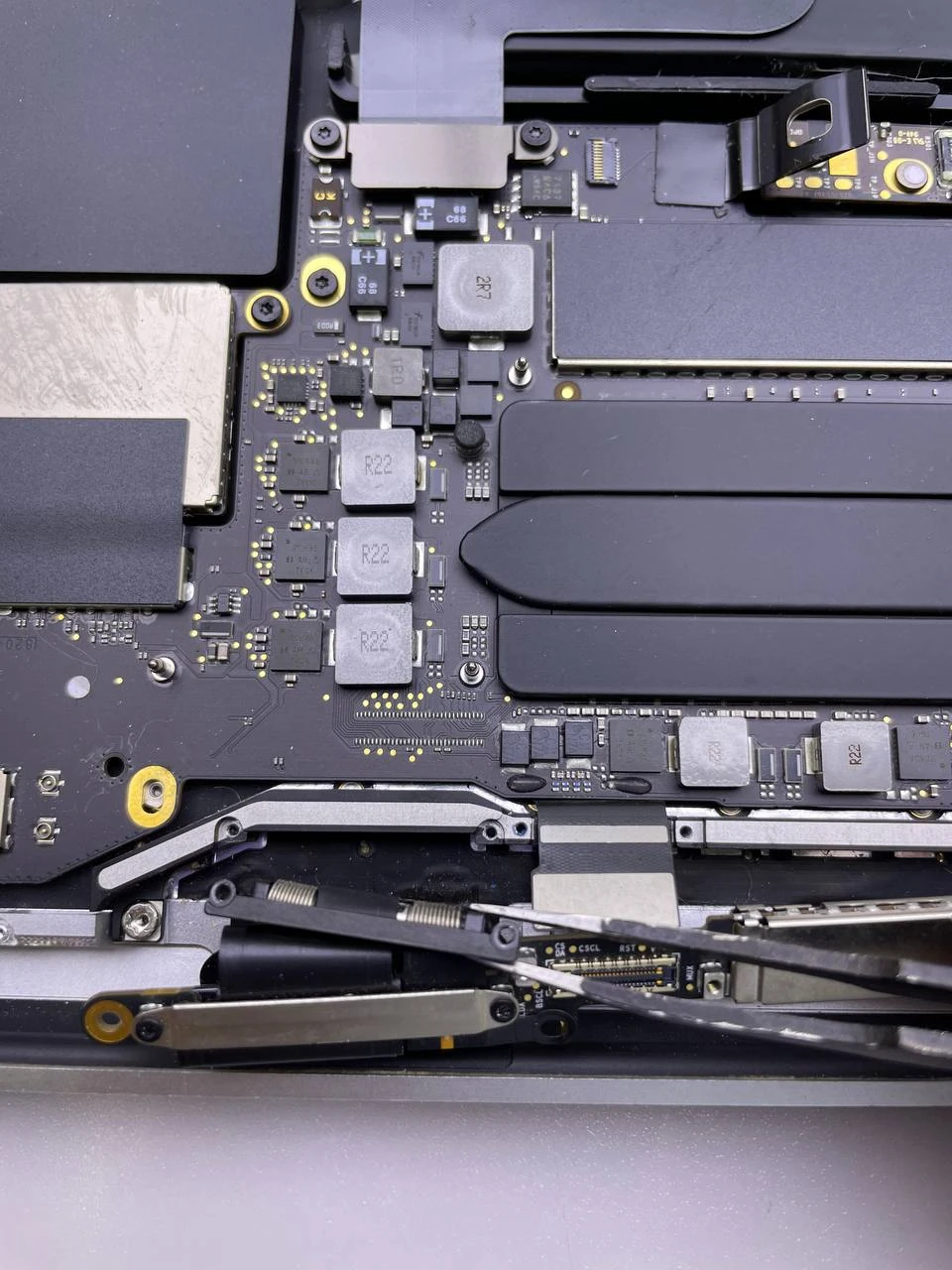Step 37 - MacBook Pro 13" A1708 2017 Display Assembly Replacement