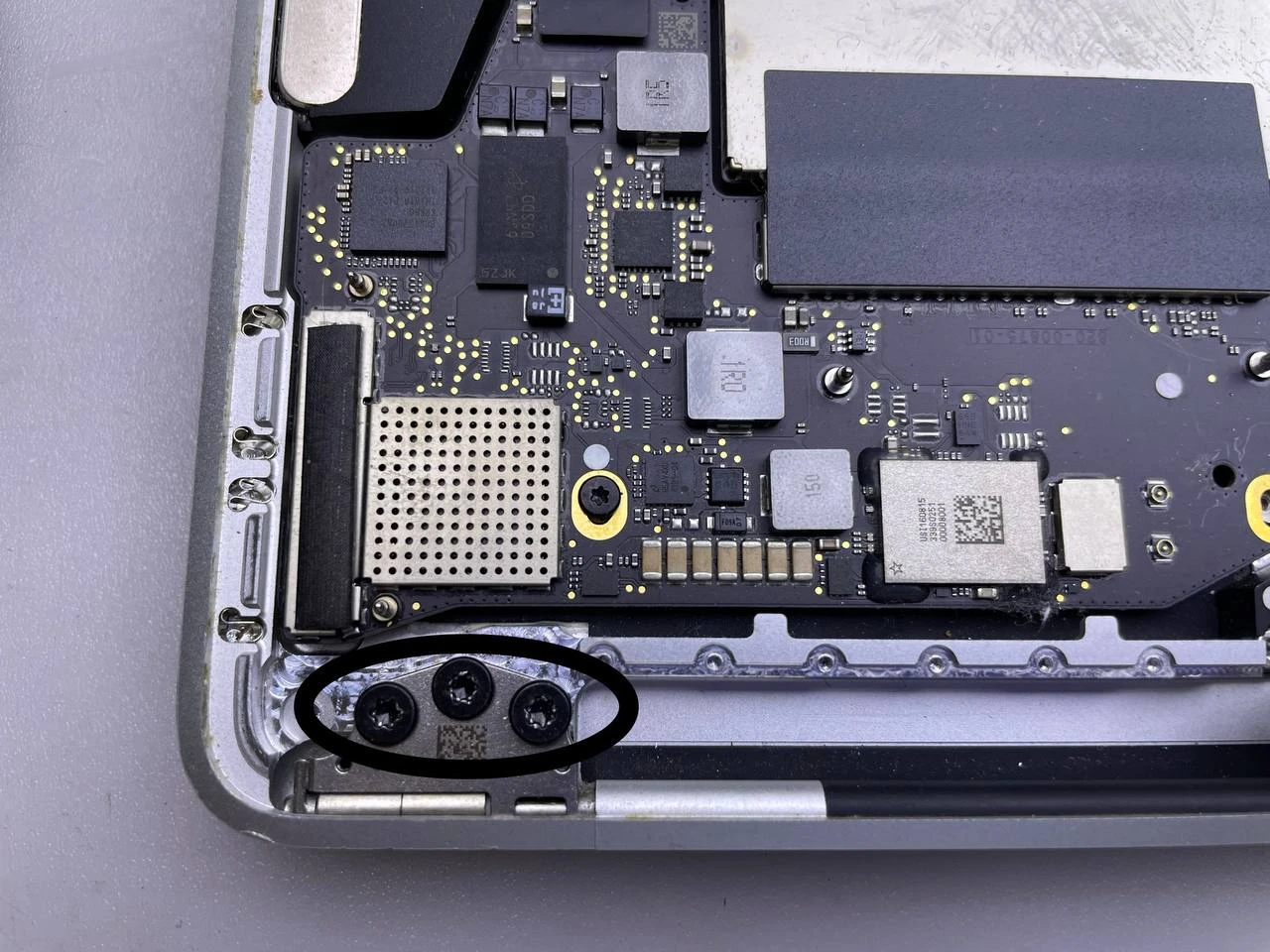 Step 39 - MacBook Pro 13" A1708 2017 Display Assembly Replacement