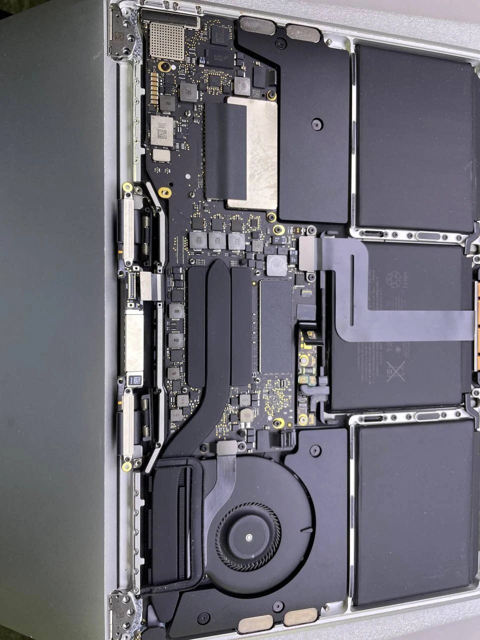 Step 41 - MacBook Pro 13" A1708 2017 Display Assembly Replacement