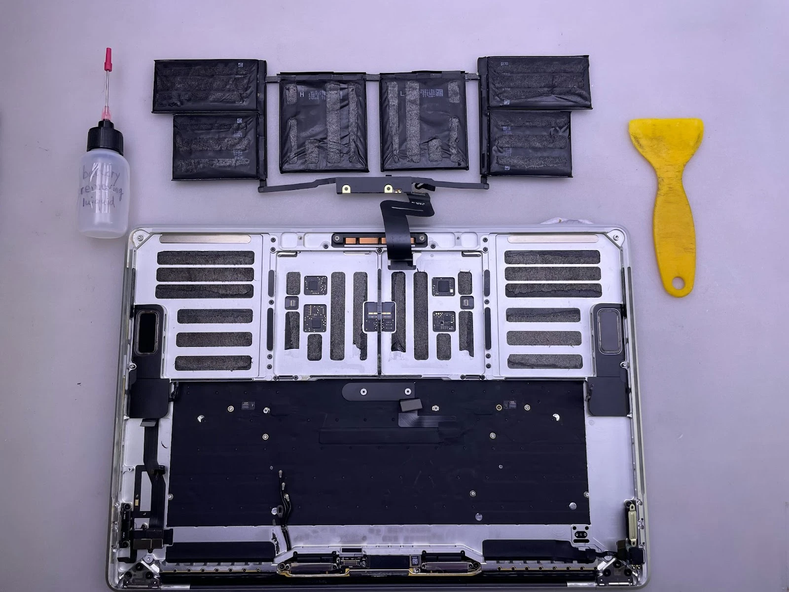 Step 3 - How to replace a MacBook battery