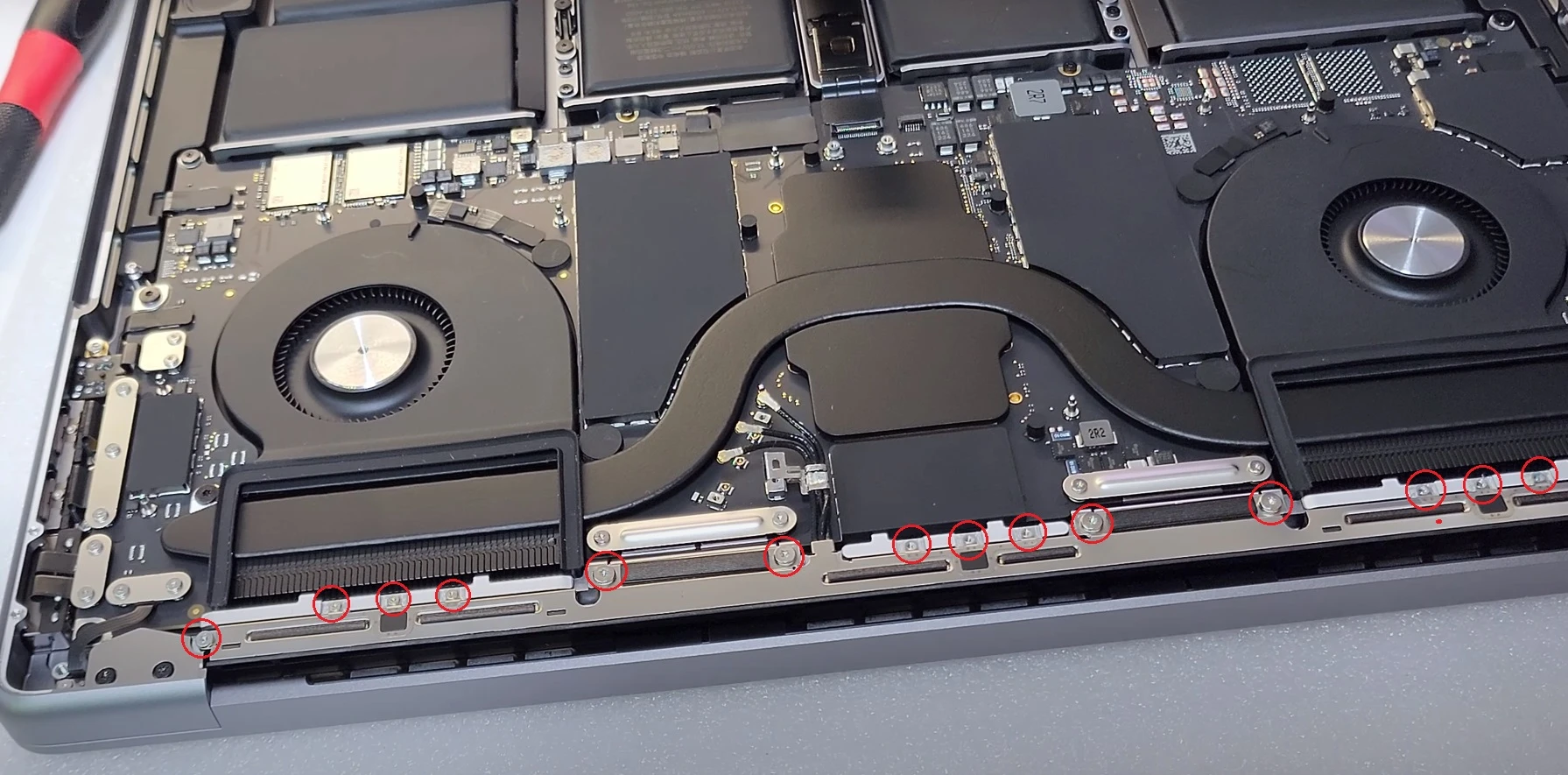 Step 8 - MacBook Pro Display tauschen: Anleitung