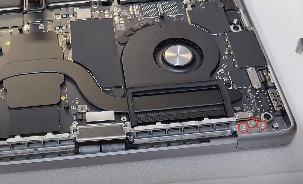 Step 12 - MacBook Pro Display tauschen: Anleitung