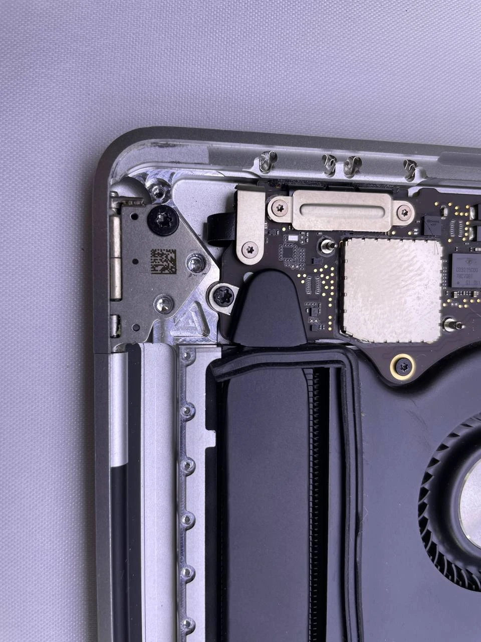 Step 26 - MacBook Pro Display tauschen: Anleitung