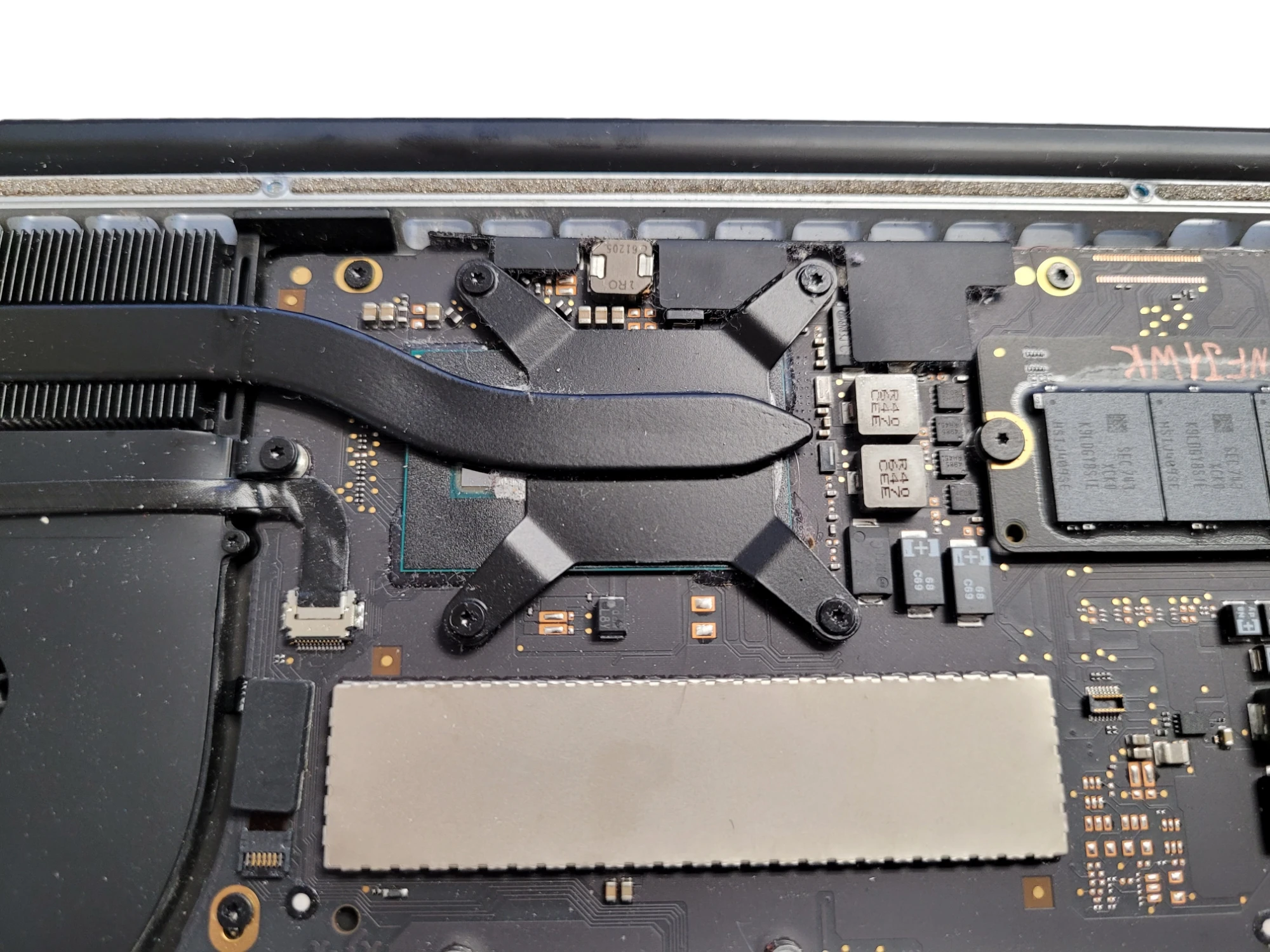 Step 20 - MacBook Pro Tastatur tauschen: Anleitung für 13 Zoll A1502