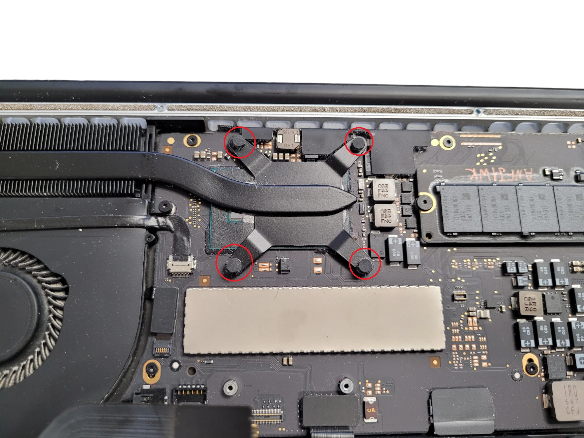 Step 19 - MacBook Pro Tastatur tauschen: Anleitung für 13 Zoll A1502