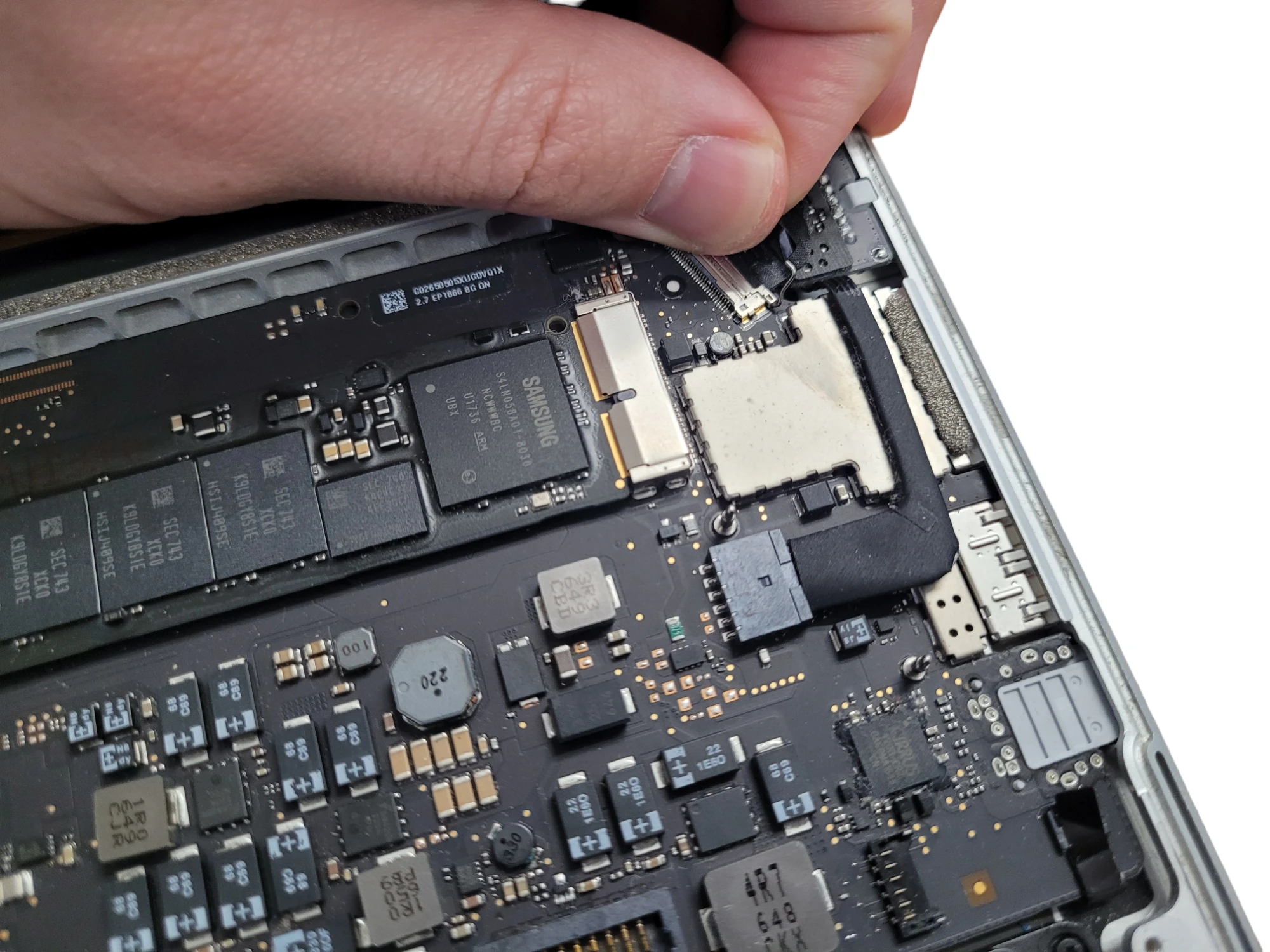 Step 14 - MacBook Pro Tastatur tauschen: Anleitung für 13 Zoll A1502