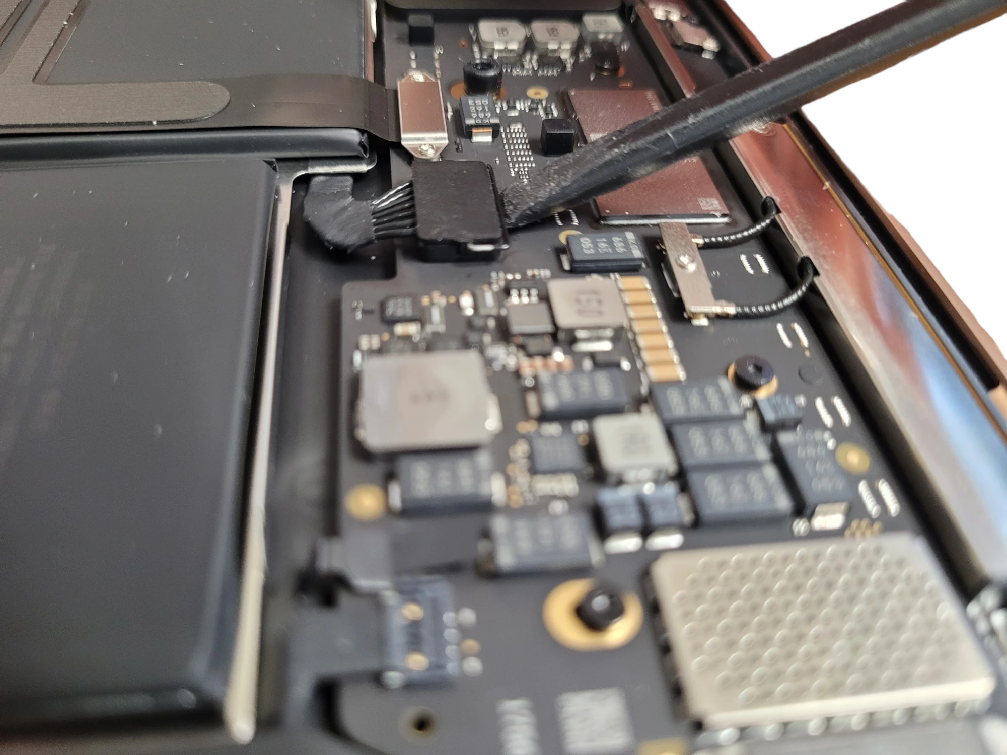 Step 5 - MacBook Air 13 A2337 Screen Replacement: how-to guide