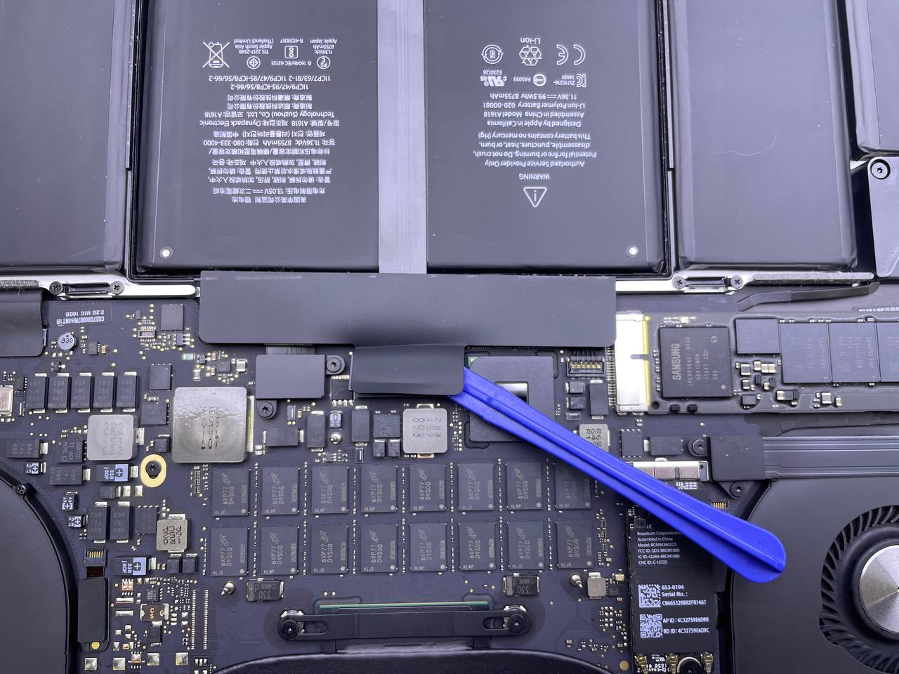 Apple B20-00165-A Logic Board - NON WORKING - Parts Only / Repair - Logic Board Repair Laptop