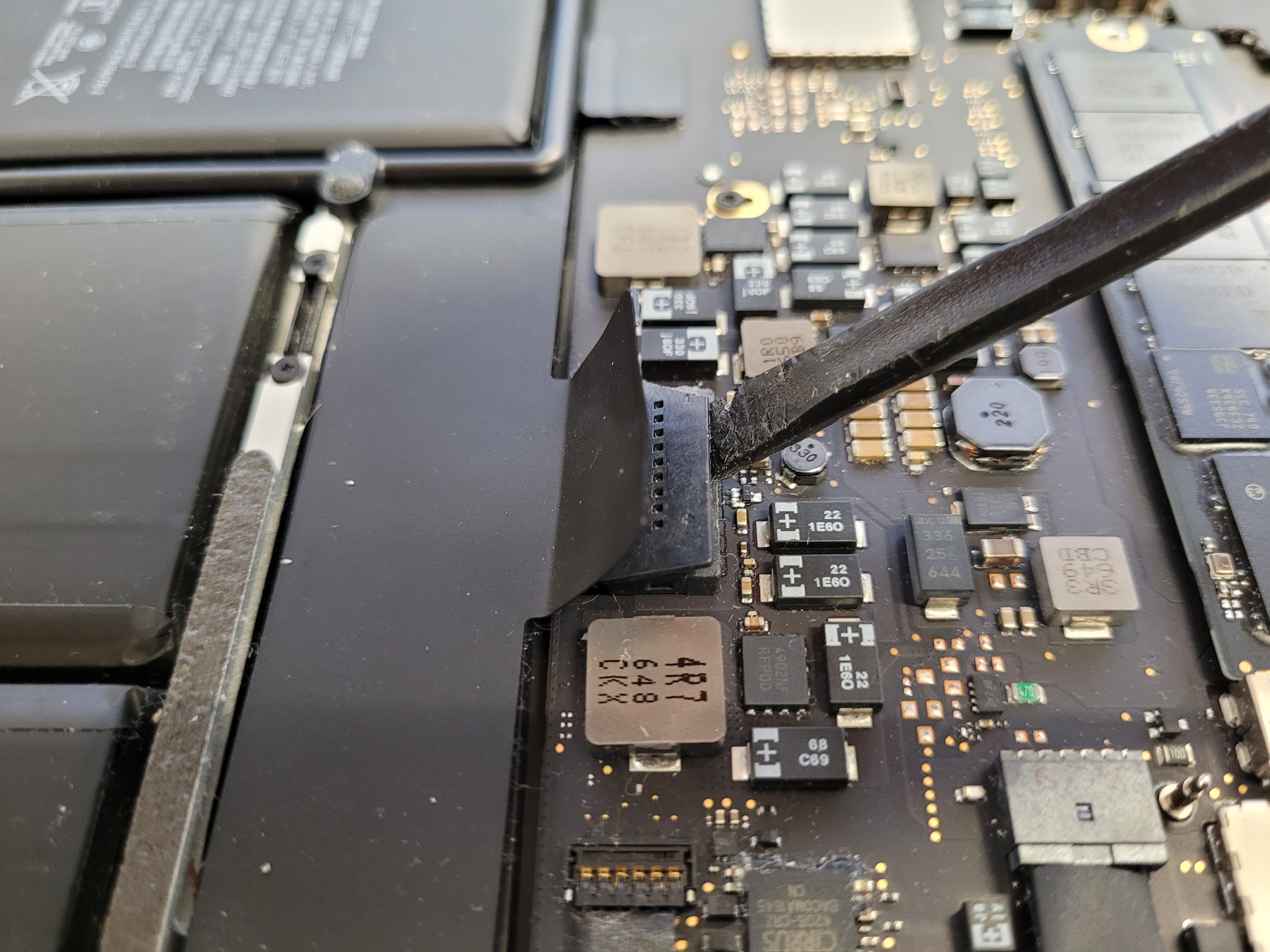Step 5 - How to replace a keyboard on a MacBook Pro: tutorial for 13 inch A1502