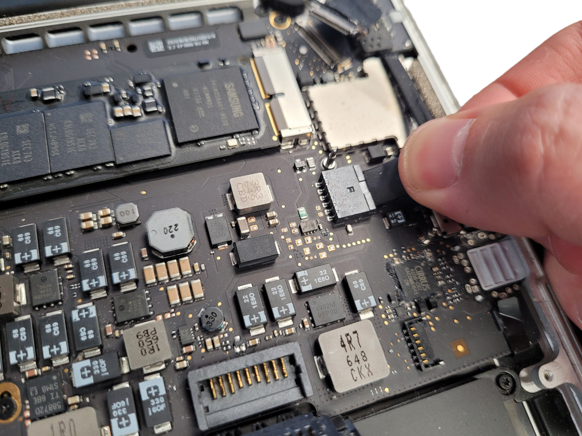 Step 18 - How to replace a keyboard on a MacBook Pro: tutorial for 13 inch A1502