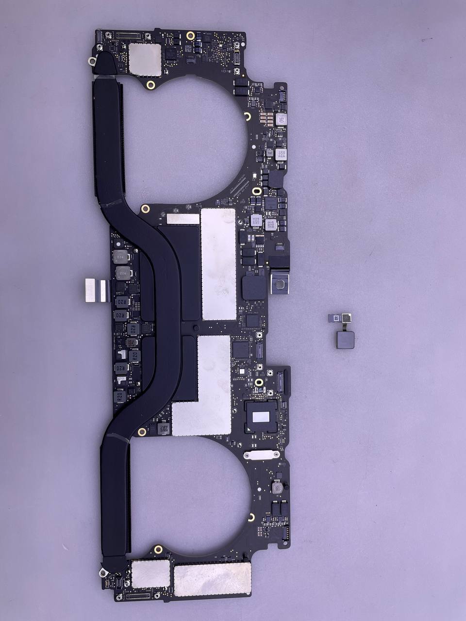 Step 5 - Remplacement de la carte mère du MacBook Pro A1707