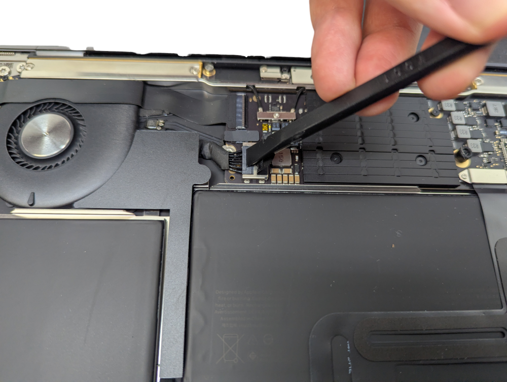 Step 2 - Remplacement de la batterie du MacBook Air 13 pouces début 2020 A2179: Guide étape par étape