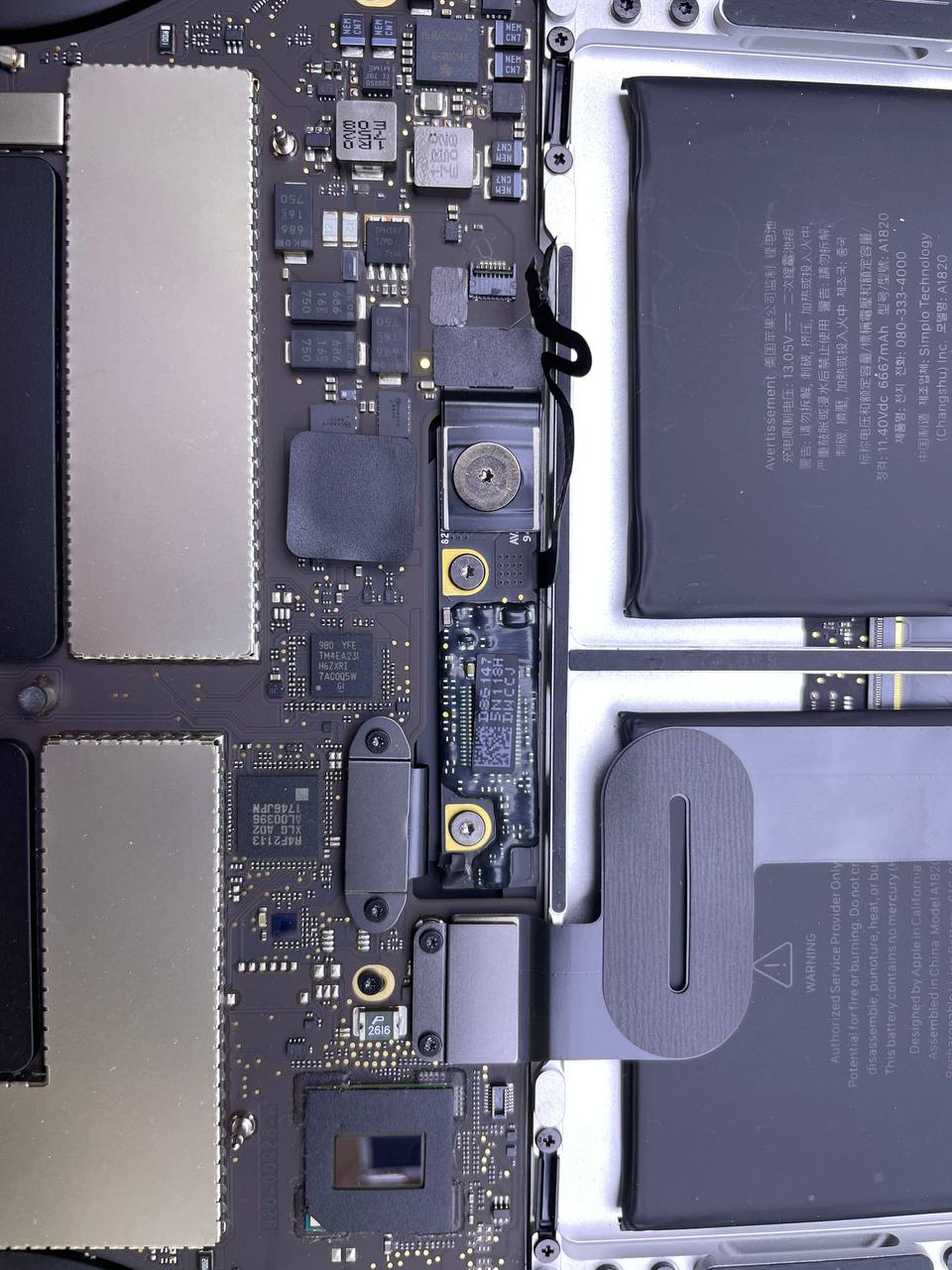 How to replace a MacBook Pro screen - TechToro.io